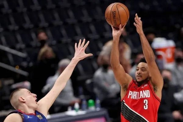 开拓者成功战胜掘金，双方的比赛中有什么亮点？