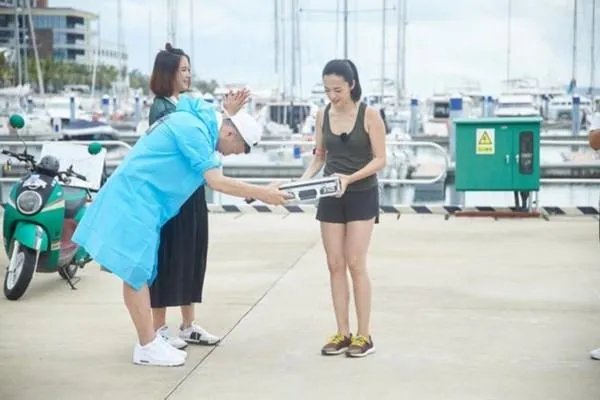 在电视剧龙门镖局里，姚晨是在第几集出场啊？