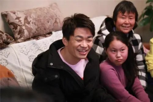 王宝强堂弟晒豪车当导演，你觉得他是怎样一个人？