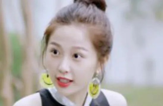 王耀庆为虞书欣打call，虞书欣为什么管王耀庆叫舅舅？