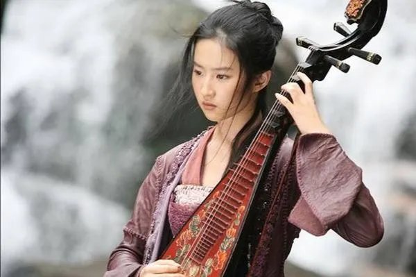 迪士尼的真人花木兰刘亦菲的妆容是唐朝的妆容吗？