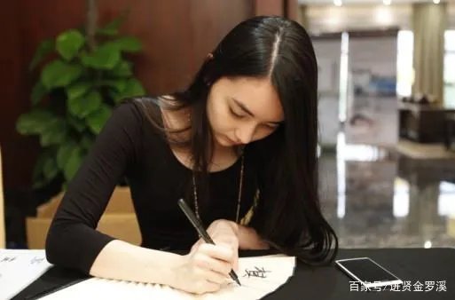 台湾天才围棋仙女黑嘉嘉，为何选择涉足娱乐圈？