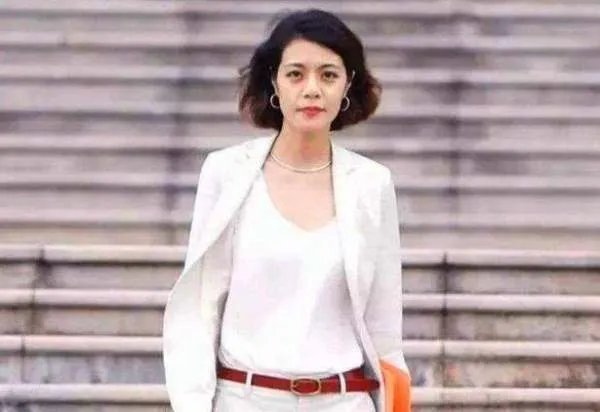 还记得复旦教授陈果吗？当初因为念错两字被大众笑话，她后来怎么样了？