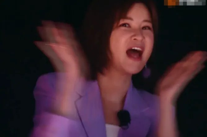 杜华是如何回应自己看张含韵跳舞表情引起热议的？