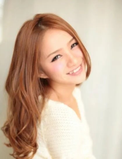 付梦妮倾情演唱《雨》 动人歌声深受粉丝追捧