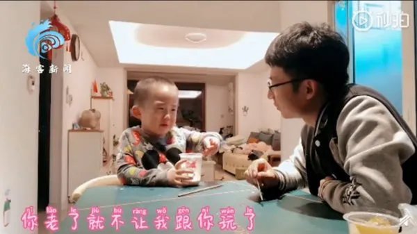 跟爸爸吃冰激凌聊到变老开始抹泪，儿子都说了什么？