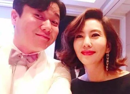 肖央与金南珠合影网友怎么说？