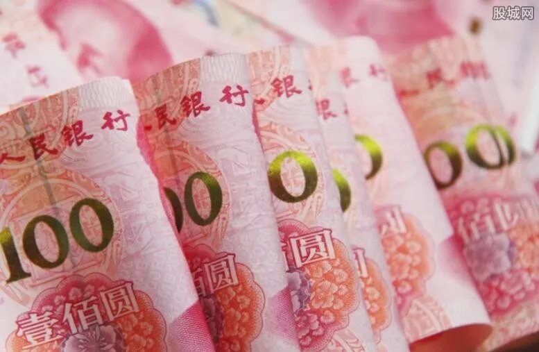 20万现金放床底3年发霉 20万存银行利息多少？