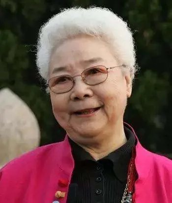 田华：从贫民女到艺术家，一家四口皆患癌去世，今92岁为何仍要挣钱养家？