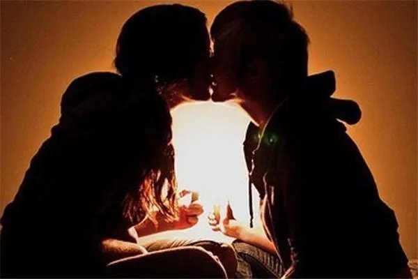 张恒郑爽对视后接吻，接吻前对视一眼有何妙用？