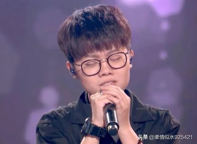 在9月6日的《中国好声音》冠军争夺战中，李荣浩当场指出自己的两位学员的错误，你怎么看？