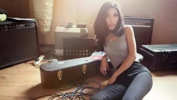 曲婉婷为什么不敢回国?