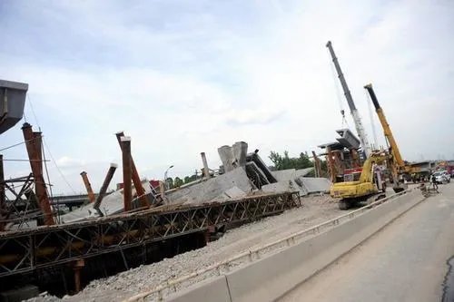 无锡312国道高架垮塌，出了这种事故谁来负责？