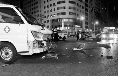 湖南怀化一救护车遇车祸伤亡怎么样?