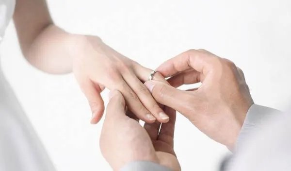 女方要求男方签婚前协议，男性一般愿意签吗？