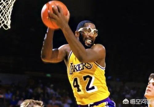 联盟现役所有叫詹姆斯的人,詹姆斯可以是名,也可以是姓,他们组成最强阵容是啥水平?