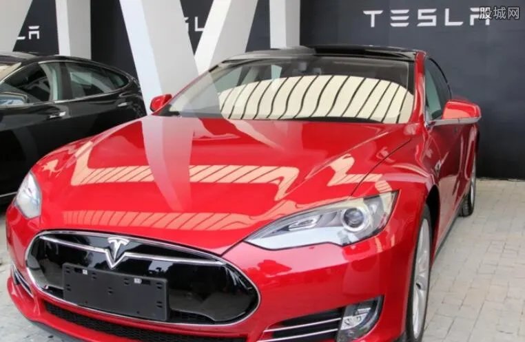 特斯拉又遇致命车祸 车毁人亡车辆多次复燃