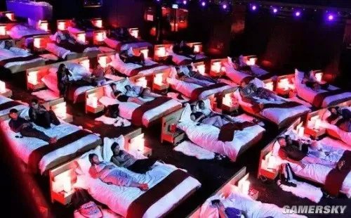 光明正大带妹子“上床” 床上电影院风靡全球