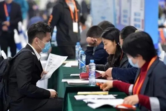 事业单位招聘不得将毕业院校作为限制性条件，你如何看待这个规定？