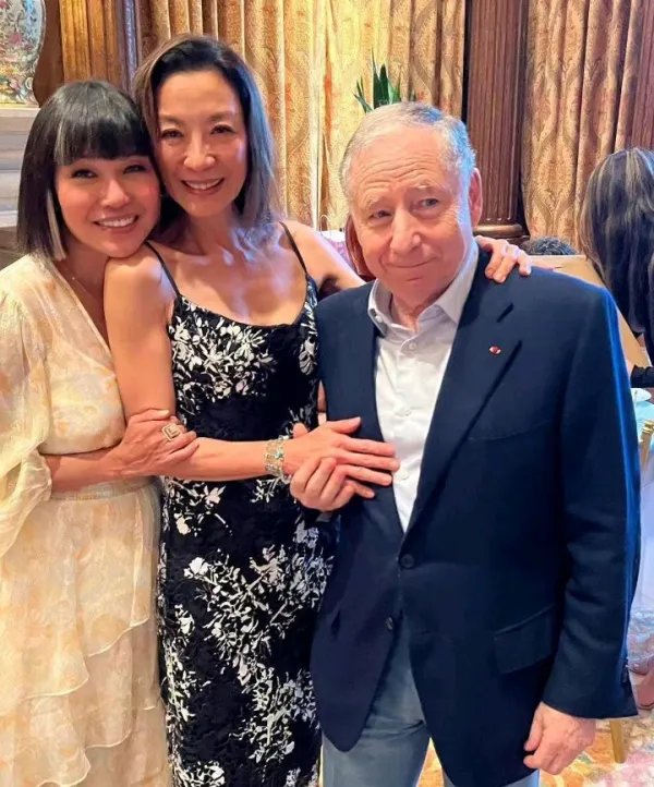 杨紫琼未婚夫罕见现身为其庆生，他们之间是因何结缘的？