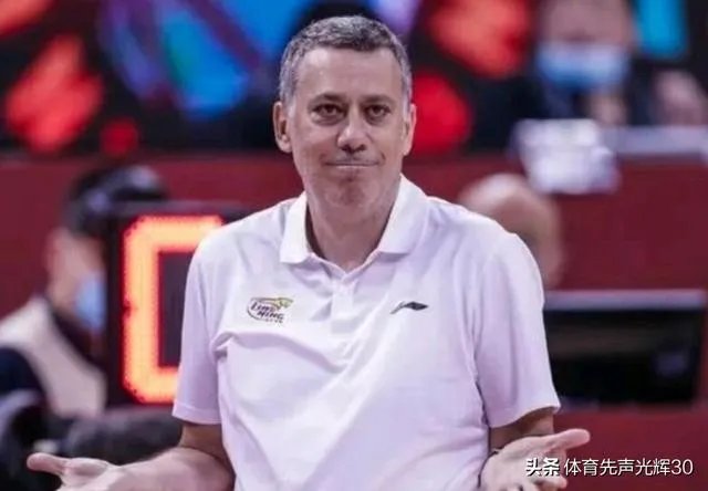 辽篮教练组大动荡，卢伟和马丁内斯相继离开，原因到底是什么？