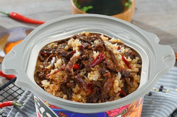 易吧自热煲仔饭