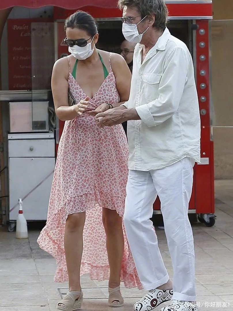 素颜现身街头的巩俐，是什么样的状态？