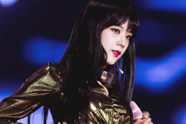 都说金智秀长了一张韩剧女主角的脸,她有多美?