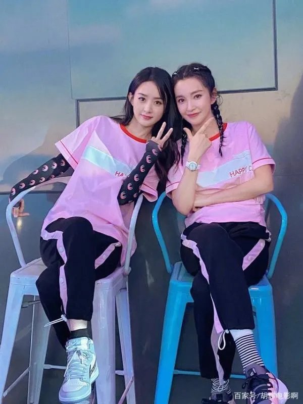 李冰冰庆生照曝光，48岁的李冰冰看起来为何丝毫不输赵丽颖？