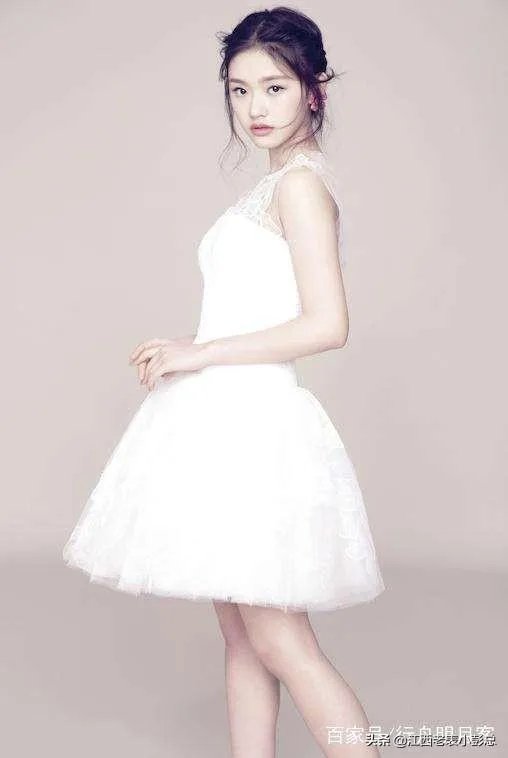 相比来说五官不是最精致的林允，为什么看起来反而更舒服？