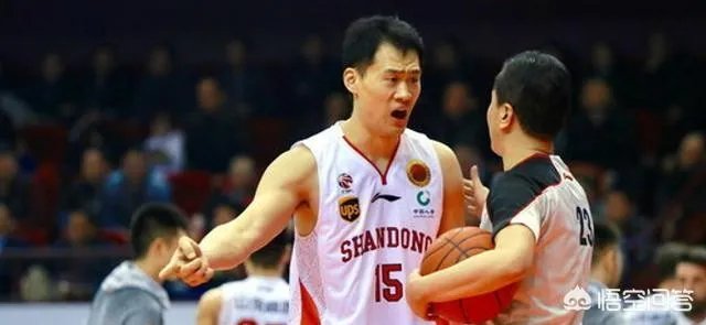 吉喆对麦迪摇手指