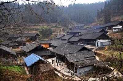 00后苗族小伙参军全寨送行，现场情况如何令人动容？