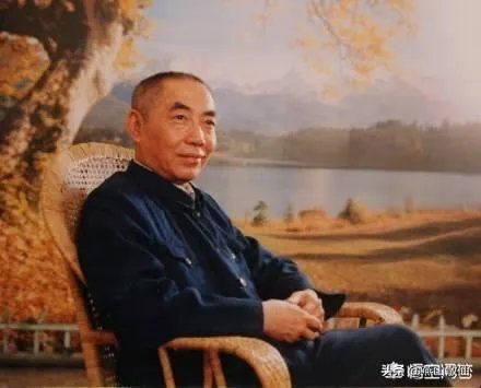 你怎样评价作家浩然的长篇小说《西沙儿女》？