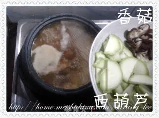 朝鲜美食—酱香浓郁的朝鲜大酱汤 된장국