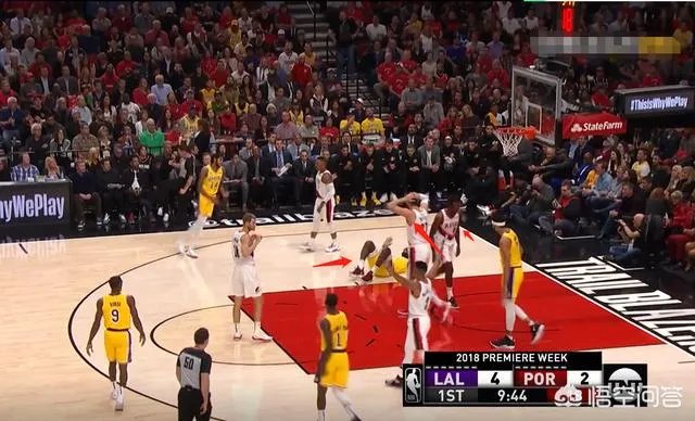 詹姆斯湖人首秀负于开拓者，有人说首节比赛詹姆斯假摔被主场球迷狂嘘，这是真的吗？具体是怎么回事？