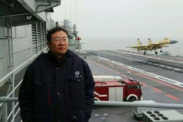 首艘国产航母下水，大家是不是和我一样心情十分激动？