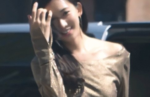 周四福利囧图云飞系列 满屏大长腿遮住了观众的双眼