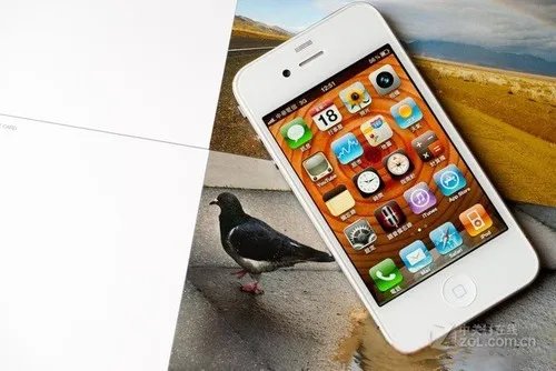 卡贴解锁 16GB白色苹果iPhone 4售3999元