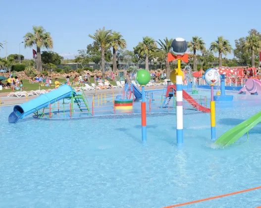 村书记花百万建水上乐园，会给村民带来什么好处？