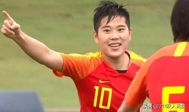 感人！中国女足6:1大胜，泰国球迷高喊武汉加油，你怎么看？