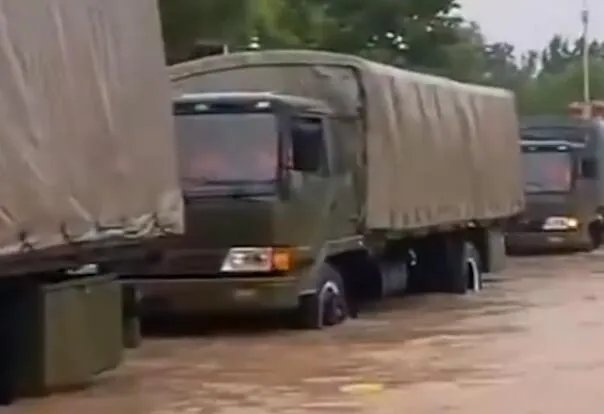 巩义气象局长被大水冲走后获救 当晚已经回到家中