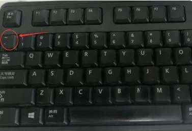 steam版本cs1.6怎样加机器人？