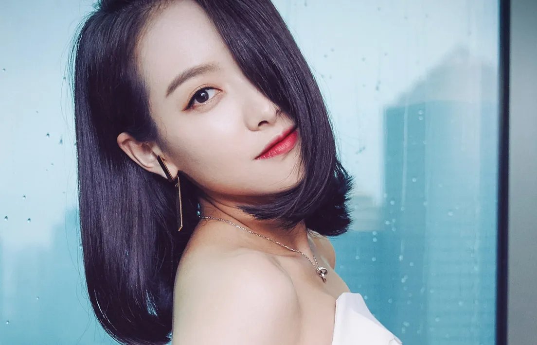 宋茜木村光希合影 ，两大美女你觉得谁更漂亮？