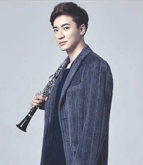 王弢个人资料介绍  妻子刘璇为儿子庆生