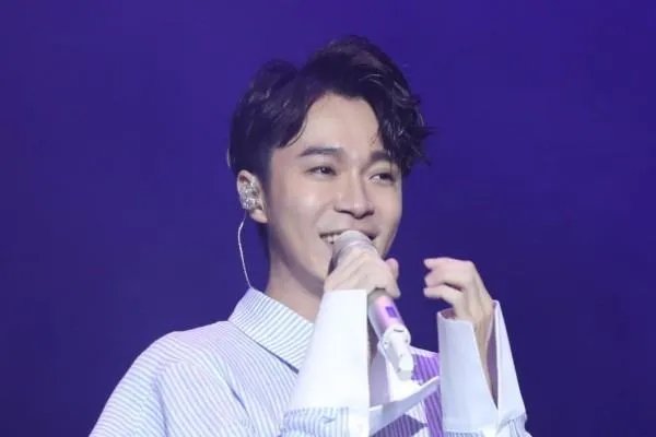 吴青峰怼私生饭，为什么说私生饭是丧失理智和道德的生物呢？