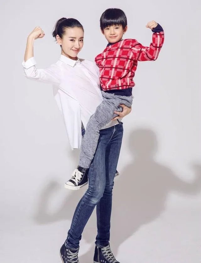 董洁复出初现老态，她和当初的“冷清秋”相比，为什么丧失了灵气和少女感？