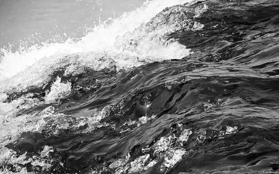 最新Win7官方RSS动态主题：各种形态的《水》