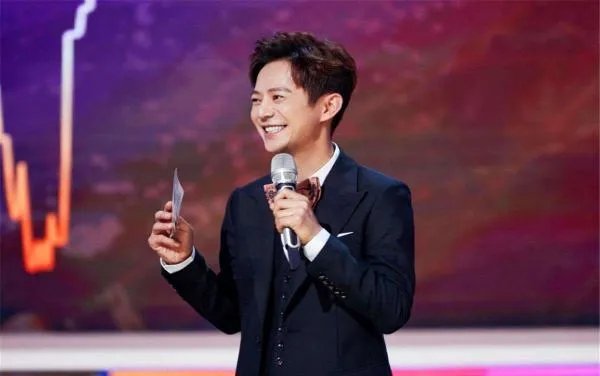 何炅老师号称“救场王”，他有哪些“战绩”？