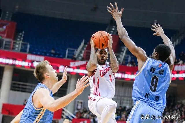 北京男篮以92比115大比分输给青岛男篮，再次爆出双大外援的软肋，怎样评价本场比赛？