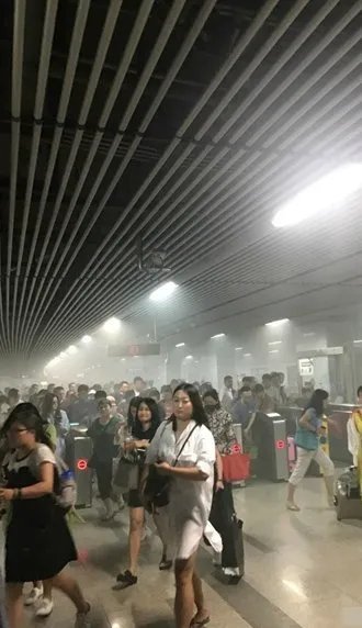 上海地铁突冒浓烟的原因是什么？